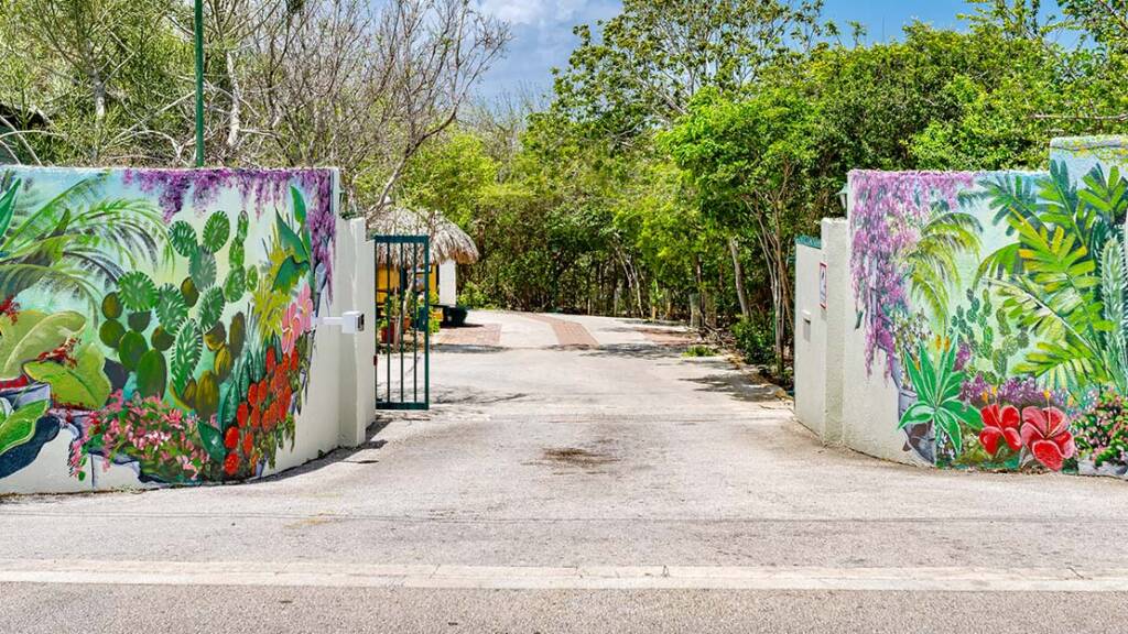 Dream of the Green Flamingo | Curacao Holiday Park - entrance